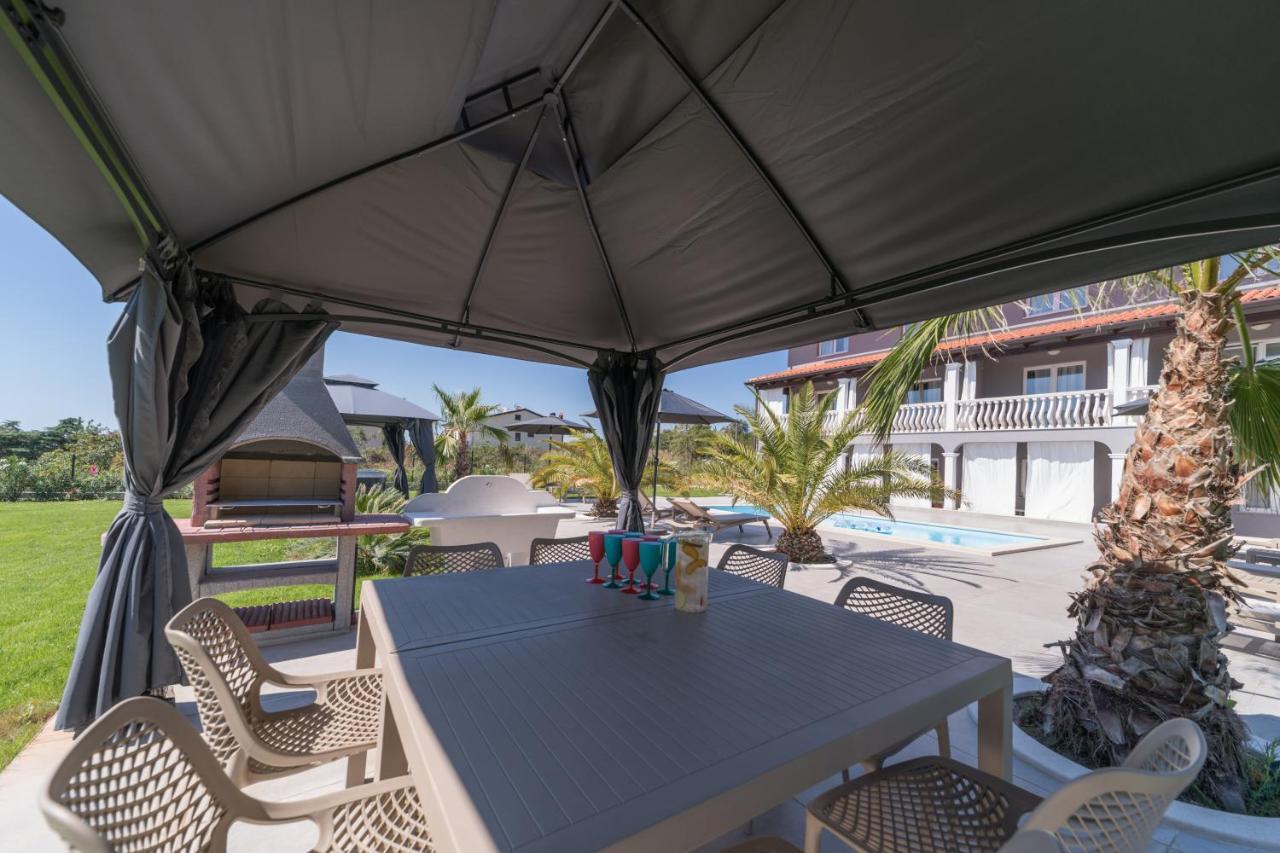Esea: Poolside Paradise & Relaxing Retreats