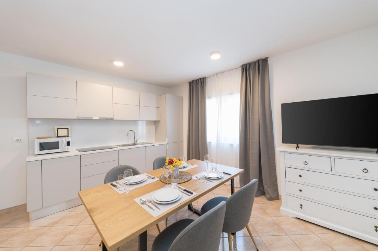 Apartment Esea: Poolside Paradise & Relaxing Retreats *