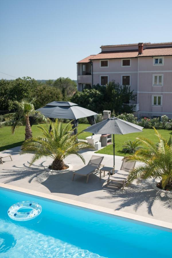 Esea: Poolside Paradise & Relaxing Retreats