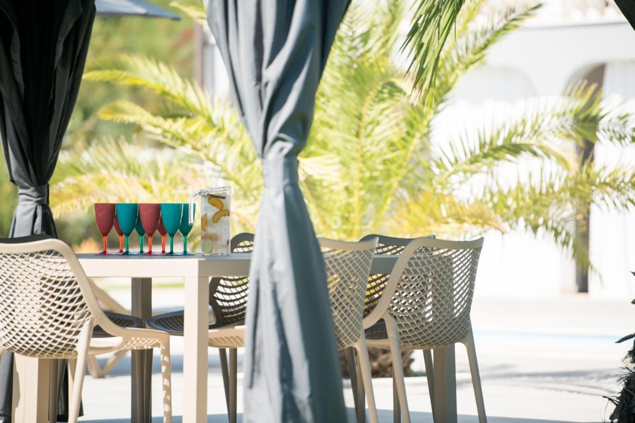 Apartment Esea: Poolside Paradise & Relaxing Retreats