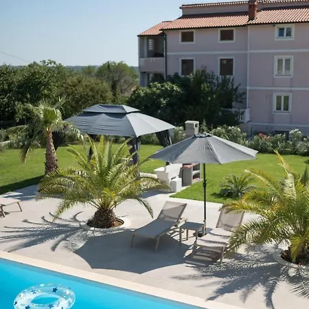 Villa Esea: Poolside Paradise & Relaxing Retreats Vilanija Exterior photo