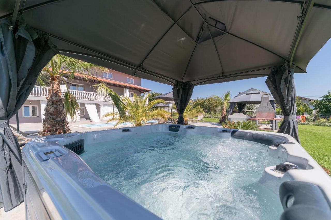 Esea: Poolside Paradise & Relaxing Retreats *