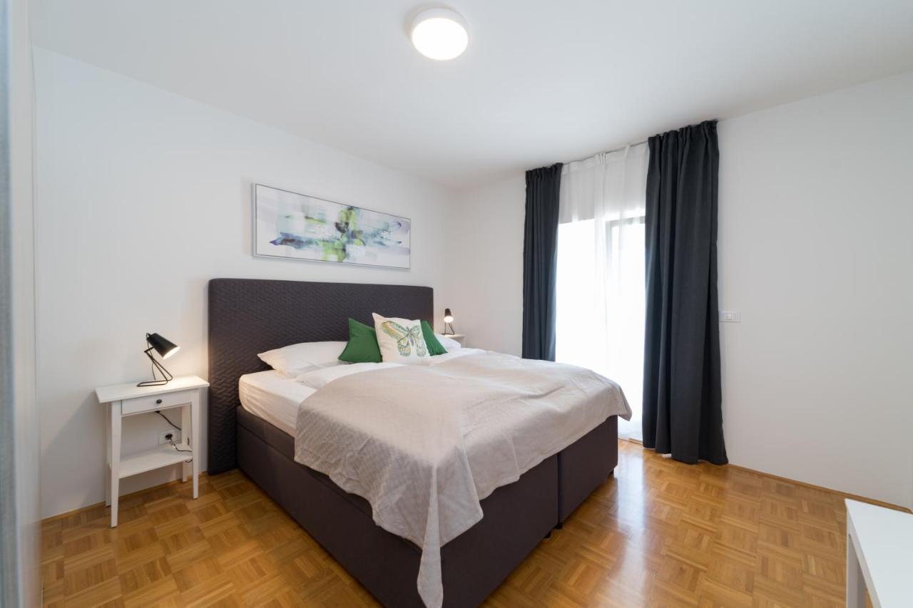 Appartement Esea: Poolside Paradise & Relaxing Retreats Vilanija