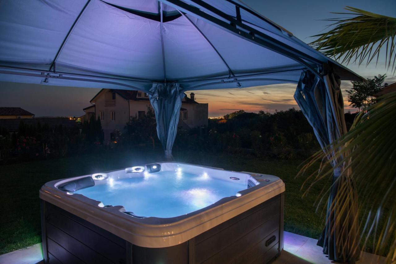 Esea: Poolside Paradise & Relaxing Retreats Appartement *